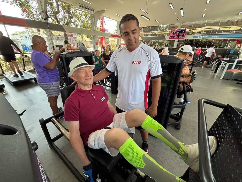 O idoso Antônio Medeiros, de 102 anos malha 5 x por semana em Bauru (SP). - Foto: Divulgação/ Sesi Bauru