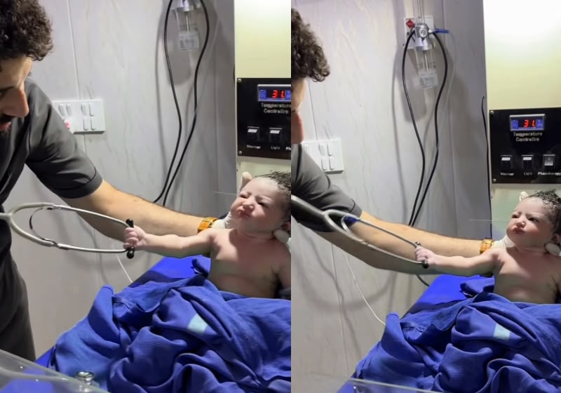 O vídeo do bebê que segura o estetoscópio logo ao nascer está divertindo as redes. O que ele teve foi um reflexo natural dos recém-nascidos. - Foto: Reprodução/ Instagram/ @drnewborns
