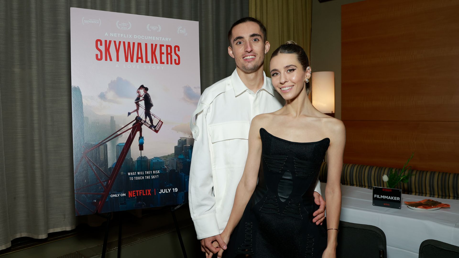 O casal de aventureiros Angela Nikolau, de 33 anos, e Ivan Kuznetsov, de 32, que escalaram o Empire State. - Foto: reprodução/NetFlix