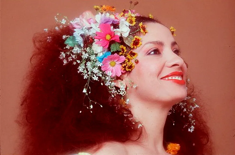 Clara Nunes (1942-1983) em foto de 1982, ensaio que inspirou Camila Pitanga - Foto: Wilton Montenegro / Divulgação