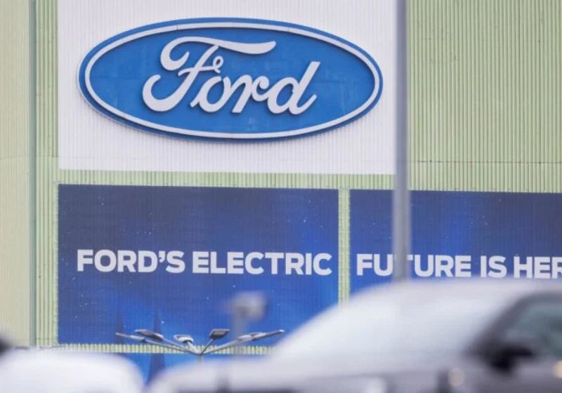 A Ford dos EUA recontrata engenheiros humanos experientes depois que sistemas de IA não conseguiram atingir o padrão esperado de qualidade e voltou a crescer em vendas. - Foto: Picture Alliance/Getty Images