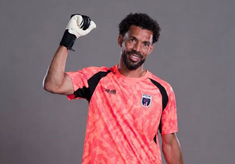 Vozinha pode vir jogar no Brasil. Desempregado, o goleiro de Cabo Verde negocia com três clubes brasileiros da Série B. - Foto: reprodução/ Instagram/ @@vozinha1