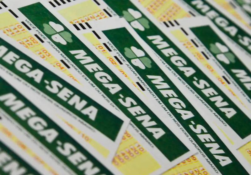 A Mega-Sena 33 milhões será sorteada neste sábado após ninguém acertar as seis dezenas do último concurso. Veja os números. - Foto: Marcello Casal Jr/Agência Brasil