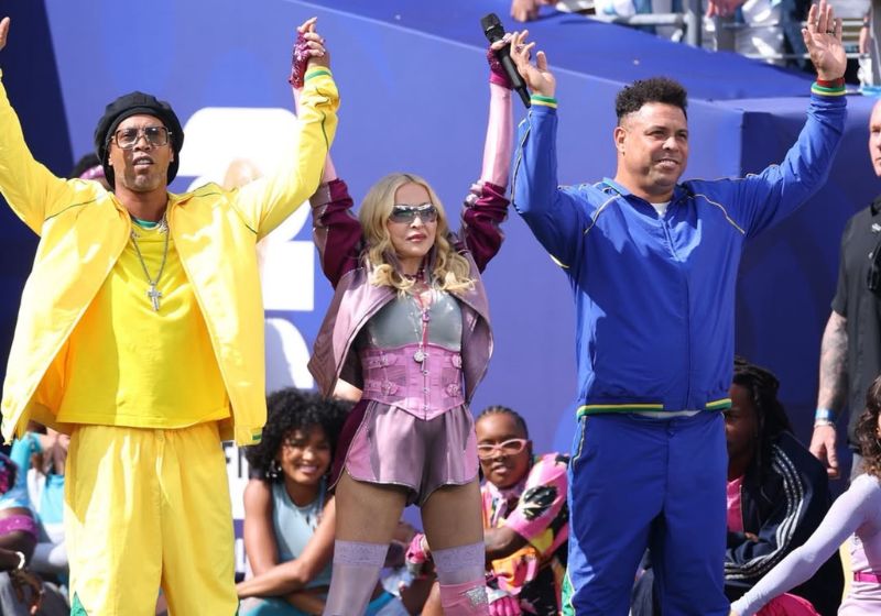 Madonna com Ronaldinho Gaúcho e Ronaldo Fenômeno no show de intervalo da Copa do Mundo 2026. - Foto: reprodução/ Instagram/ FFW