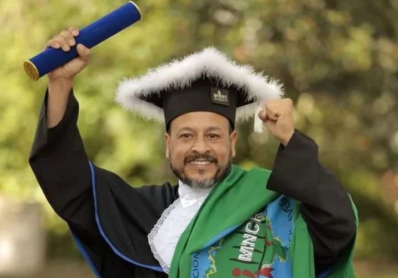 Catador brasileiro Alex Cardoso agora será doutor, após voltar a estudar, concluir a UFRGS e defender uma tese sobre reciclagem popular e inclusão social. - Foto: Arquivo Pessoal
