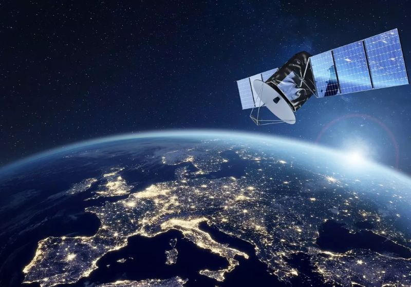 A Europa realizou a primeira transmissão de 5G via satélite. A tecnologia pode ampliar o acesso à internet em áreas remotas sem cobertura. - Foto: Xataca
