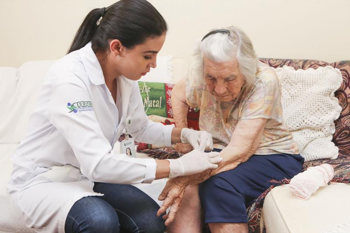 Para conseguir atendimento do SUS em casa para idosos acamados, vá à UBS mais próxima e veja se sua cidade aderiu ao programa Padi Brasil. - Foto: reprodução/ CMSorriso