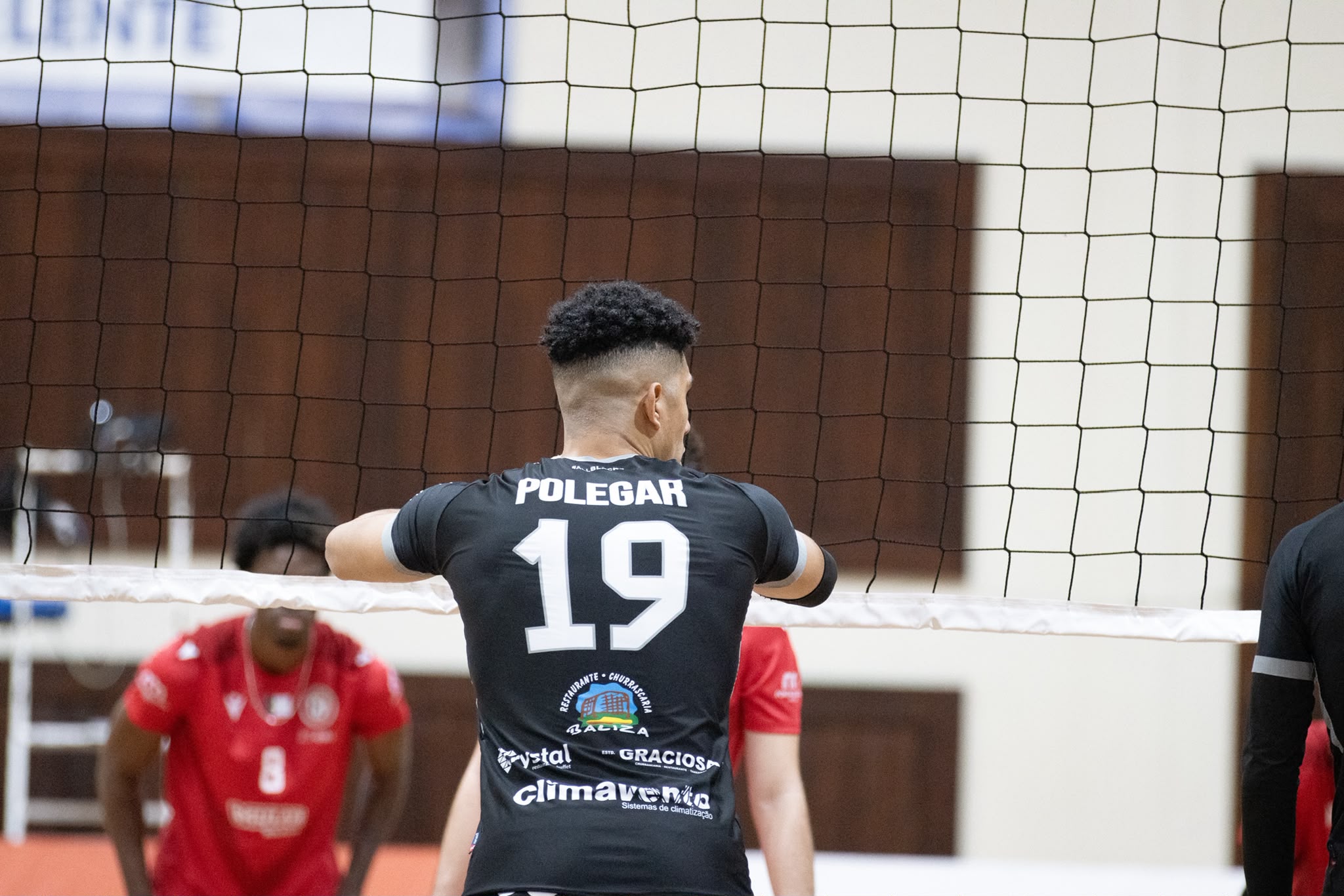 Polegar começou jogando vôlei aos 16 anos em Brasília. - Foto: arquivo pessoal