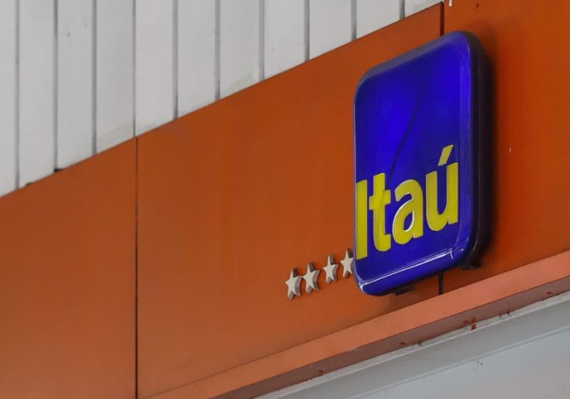Trainee Itaú 2027 oferece salário de R$ 9.350, PLR e benefícios para candidatos de todas as áreas, com trabalho híbrido em São Paulo. Foto: Divulgação/Itaú