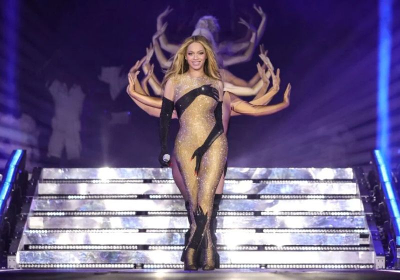A cantora Beyoncé vai ajudar na compra de alimentos e itens de moradia nas regiões mais atingidas pelo terremoto na Colômbia. - Foto: Kevin Mazur/Getty Images