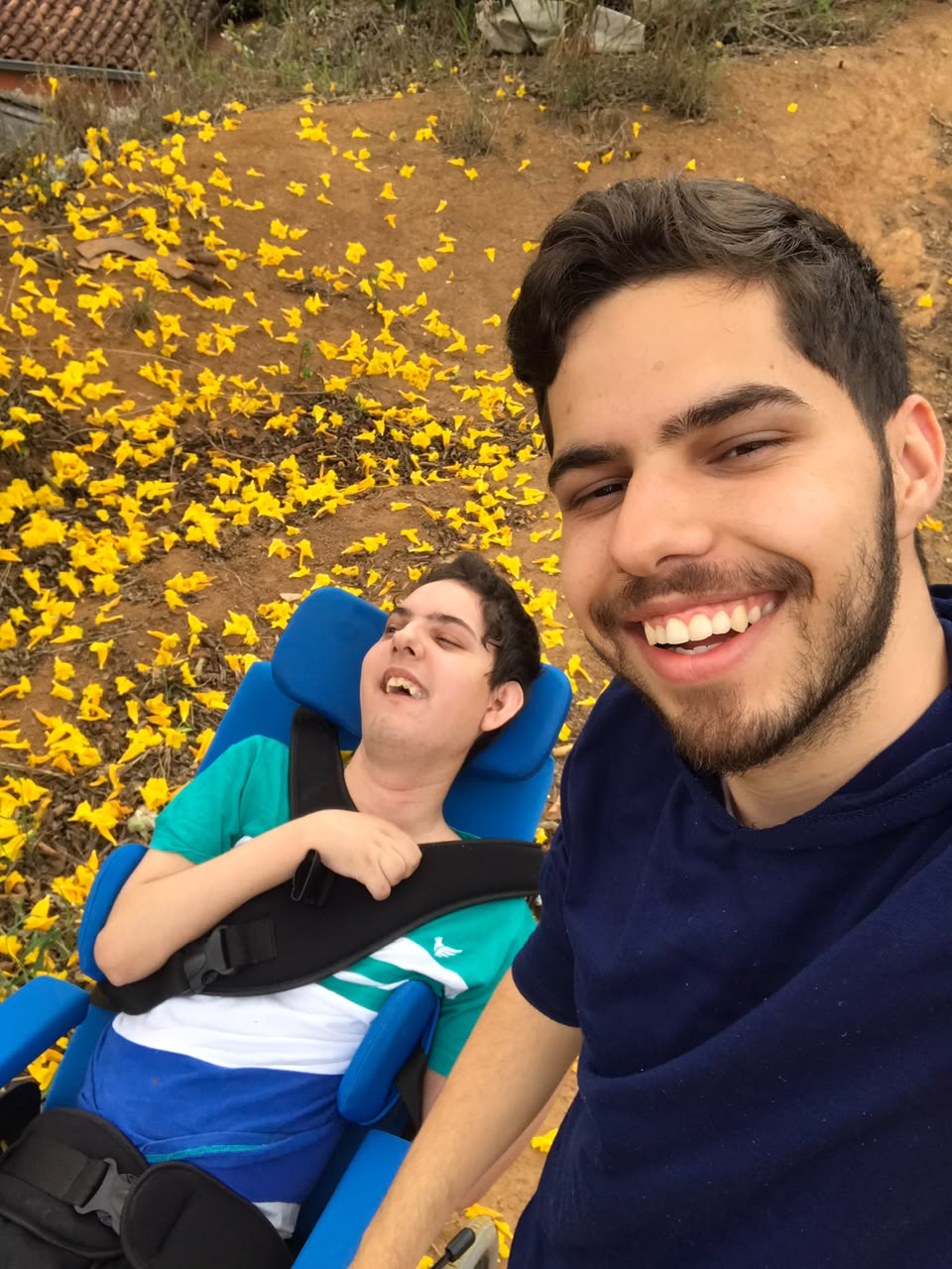 Daniel com o irmão gêmeo Davi, que partiu cedo, aos 22 anos. - Foto: arquivo pessoal enviado ao SNB