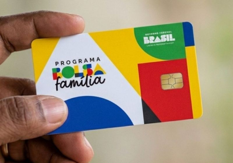 O aumento de 15% Bolsa Família foi assinado por Lula nesta quinta-feira (17), a 17 dias do primeiro turno das eleições. Programa atende quase 20 milhões de famílias no país. - Foto: Agência Brasil
