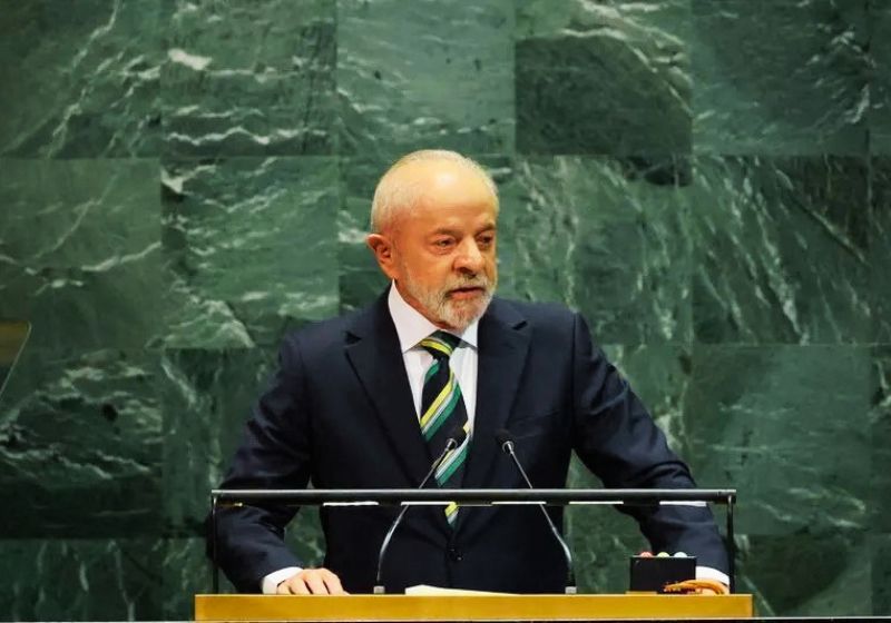 O presidente Lula recebeu aplausos ao falar na ONU do tráfico de africanos escravizados, de Gaza, da soberania brasileira e da violência contra as mulheres. - Foto: REUTERS/Mike Segar