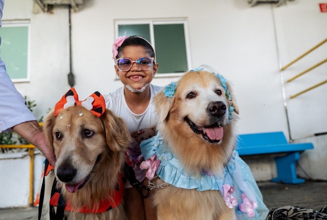 Crianças e adolescentes celebram o fim do tratamento contra o câncer em cerimônia realizada no Hospital Infantil Luís França, em Fortaleza (CE).Foto: Jonathan Morais/Especial para O Povo.