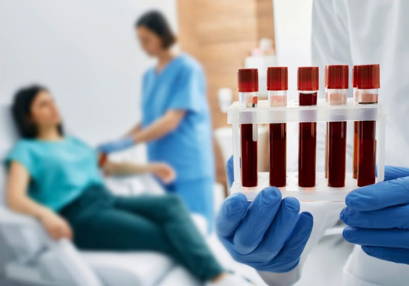 Exame de sangue que busca sinais associados a mais de 50 tipos de câncer passa a ser oferecido no Brasil. Foto: Imagem ilustrativa/Canva
