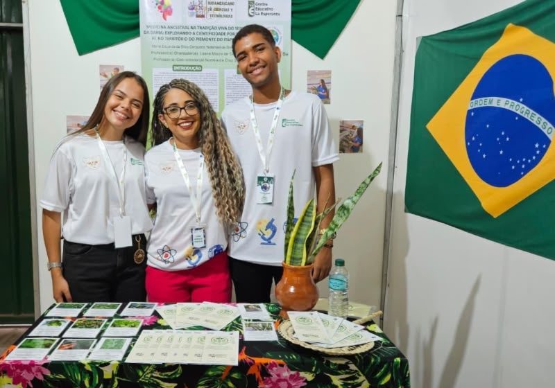 Quatro estudantes de escola pública de Sergipe conquistaram dois primeiros lugares em feira internacional de ciências no Paraguai. Foto: Divulgação/Seed-SE.