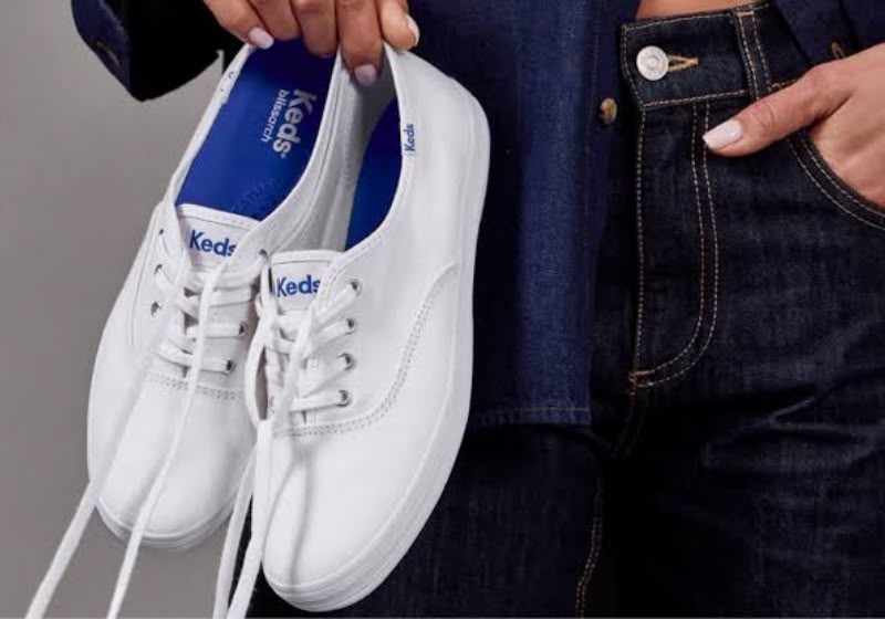 Keds, marca americana de tênis que marcou os anos 1990, retorna ao Brasil com modelos clássicos a partir de R$ 230. Foto: Divulgação/Keds.