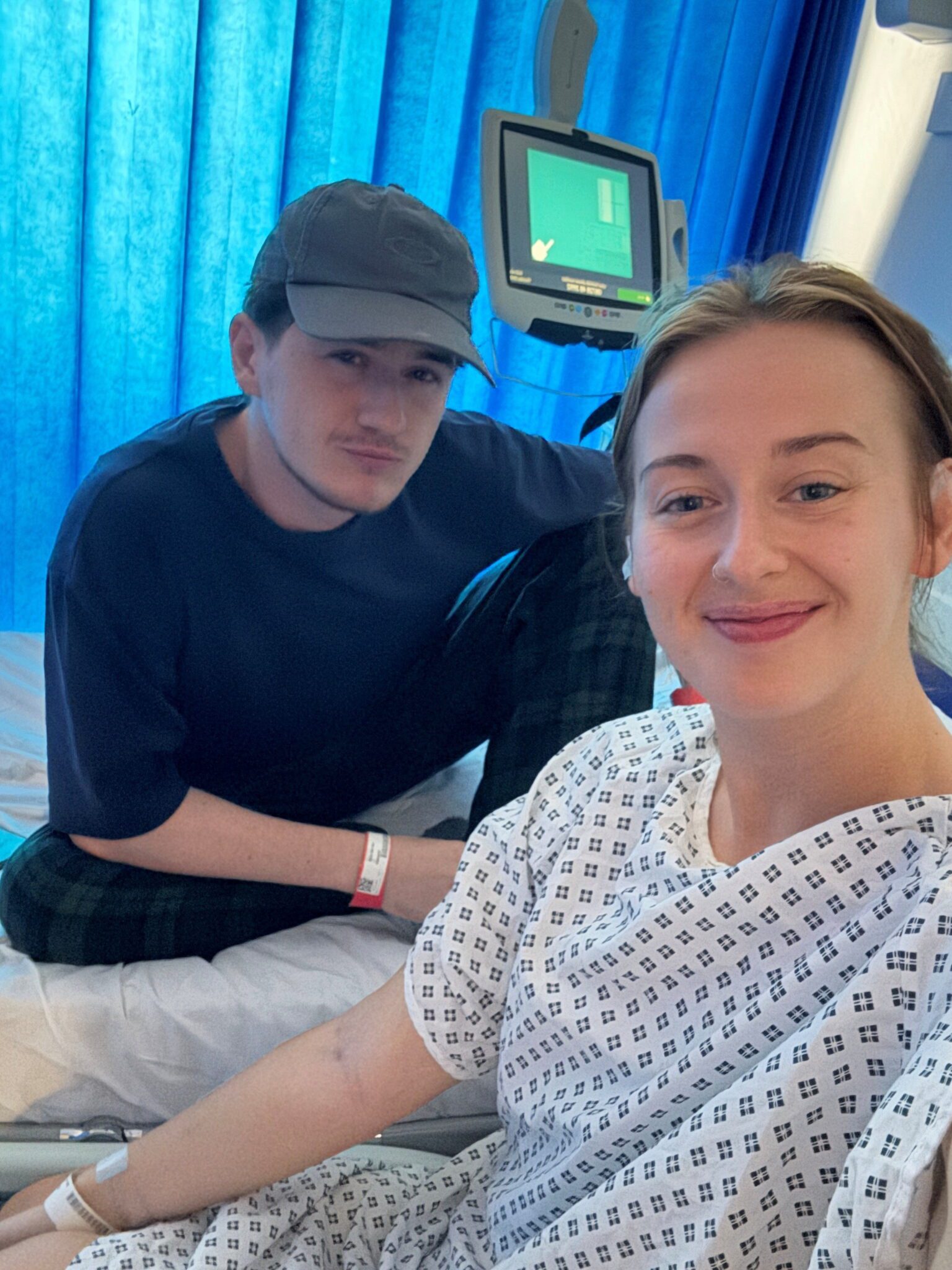 Rachel e Harry Ware no Manchester Royal Infirmary. - Foto Manchester NHS Foundation Trust / SWNS