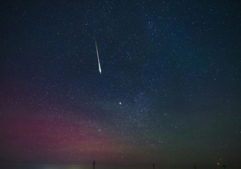 O mês de outubro terá vários fenômenos astronômicos, entre eles o pico da chuva de meteoros do Oriônidas, do cometa Halley. - Foto: Zhengshun Tang/ Getty Images