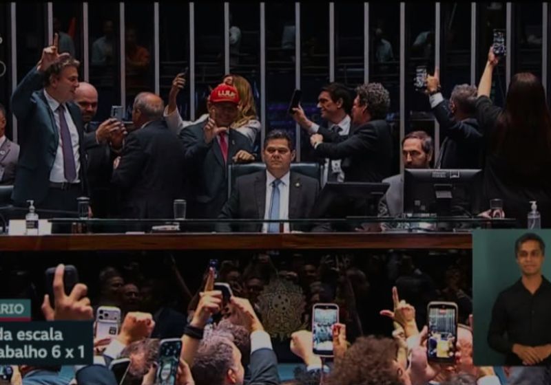 Fim da escala 6x1 é aprovado no Senado após mobilização popular, apoio do governo Lula e mudança de posição da oposição às vésperas do segundo turno. Vai para promulgação. - Foto: Saulo Cruz/Agência Senado
