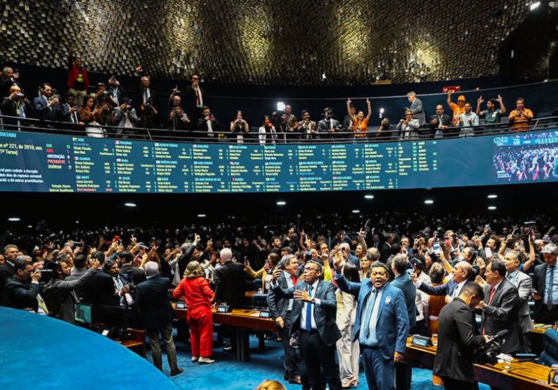 Com a aprovação do fim da escala 6x1 no Senado, a jornada máxima de trabalho no Brasil cairá de 44 para 40 horas semanais sem redução salarial, com dois dias de descanso remunerado por semana. - Foto: reprodução/ Agência Senado