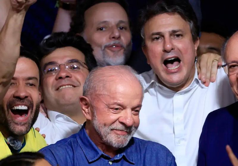 Em discurso improvisado após a reeleição, Lula prometeu mudanças como inteligência artificial brasileira, Pé-de-Meia universitário, novas regras para big techs e avanços no SUS. - Foto: Paulo Pinto/ Agência Brasil
