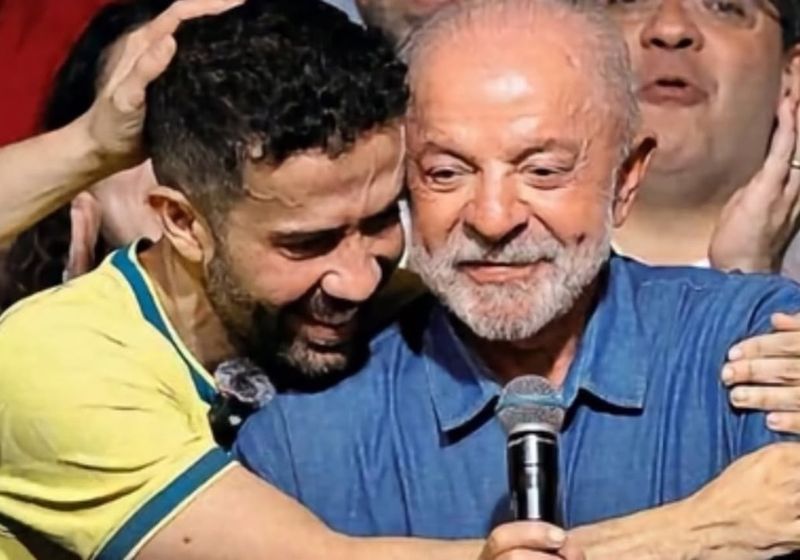 André Janones abraça o presidente Lula em imagem publicada como homenagem pelo aniversário de 81 anos. - Foto: reprodução/ Instagram/ @andrejanones