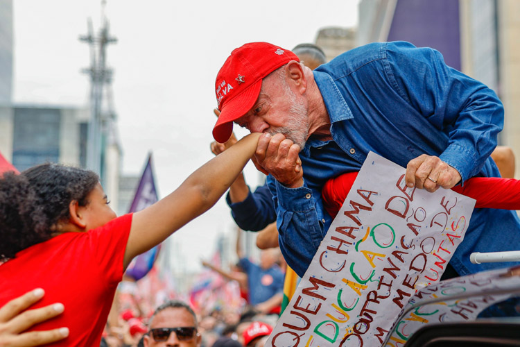 Lula em manifestação do sergundo turno na Av. Paulista em SP. Foto: Ricardo Stuckert