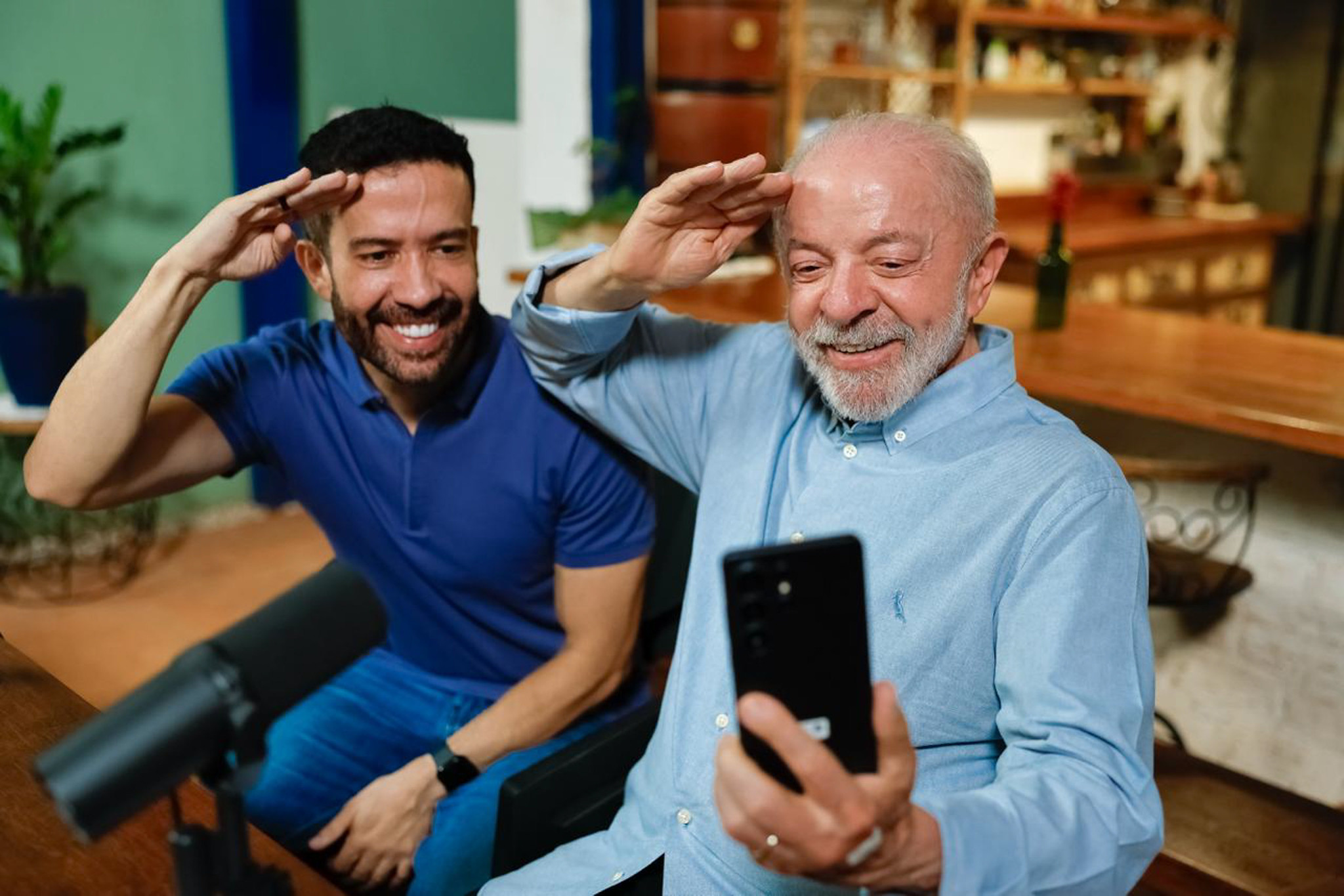 O deputado André Janones e o presidente Lula durante Live do Exército do Lula no Youtube. - Foto: Ricardo Sutckert